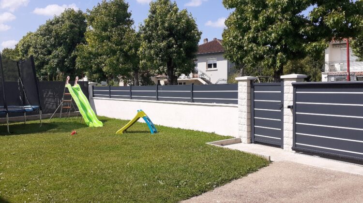 Installation clôture et portail motorisé coulissant