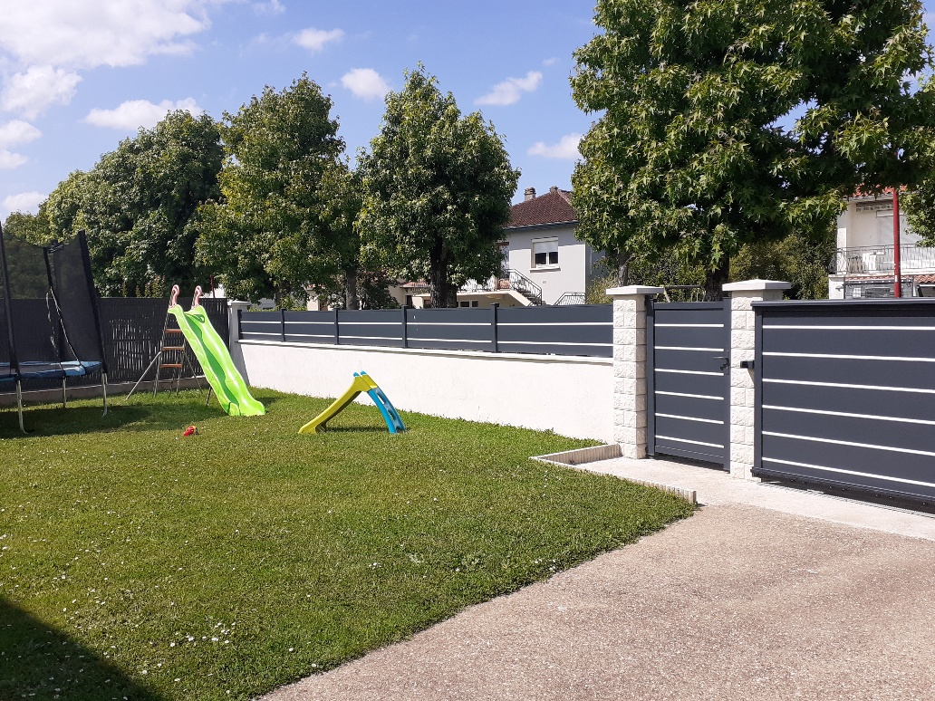 Installation clôture et portail motorisé coulissant