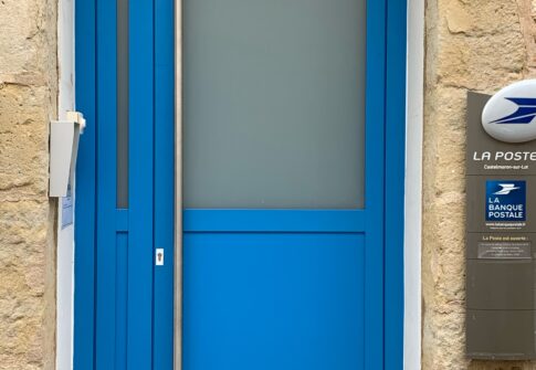 Fabrication d’une porte aluminium pour bureau de poste