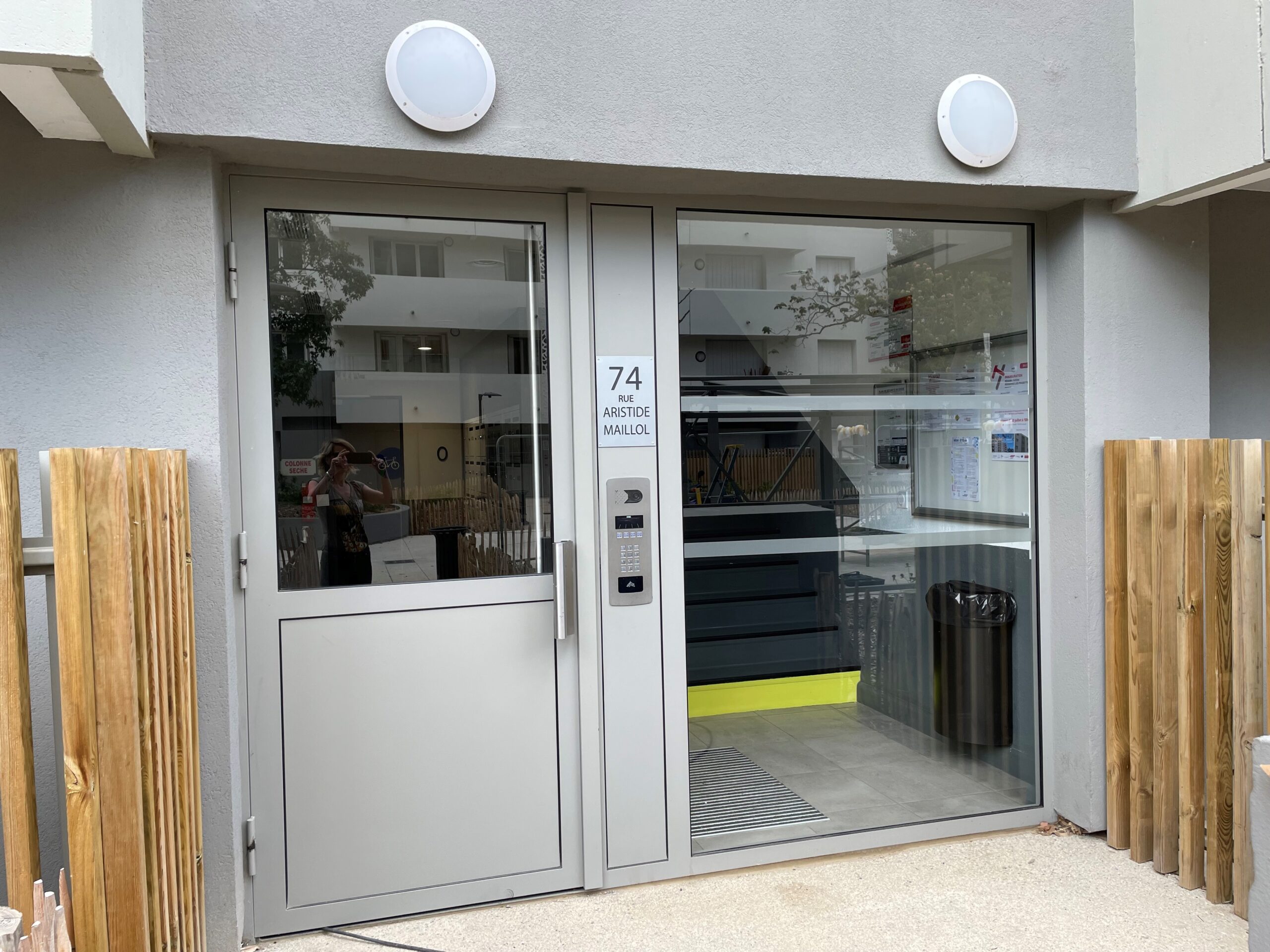 Portes d'entrée de hall en acier