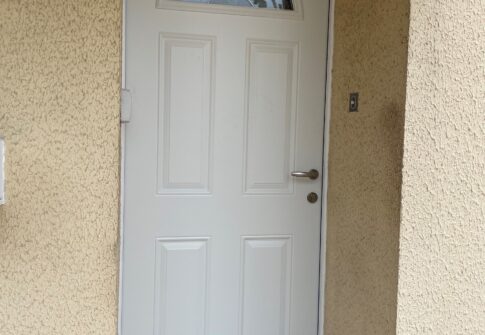 Remplacement porte d’entrée bois par porte d’entrée acier